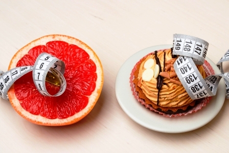 grapefruit a kolac s mereci paskou