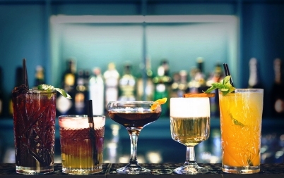 svieže nealkoholické nápoje v pohároch